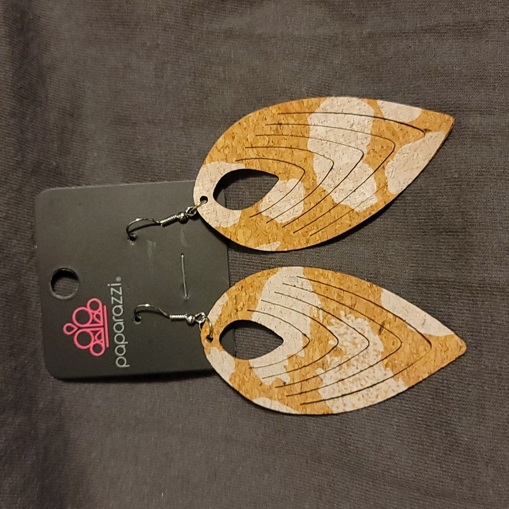 Paparazzi Cork Cabana White Earring
